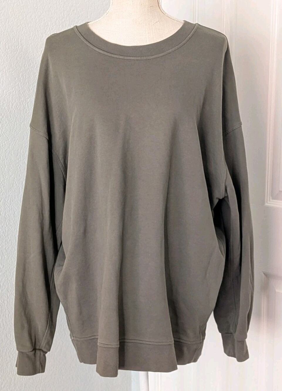 Lululemon Perfectly Oversized Crew Women's Size 14 XL Cotton Terry Gray Sage